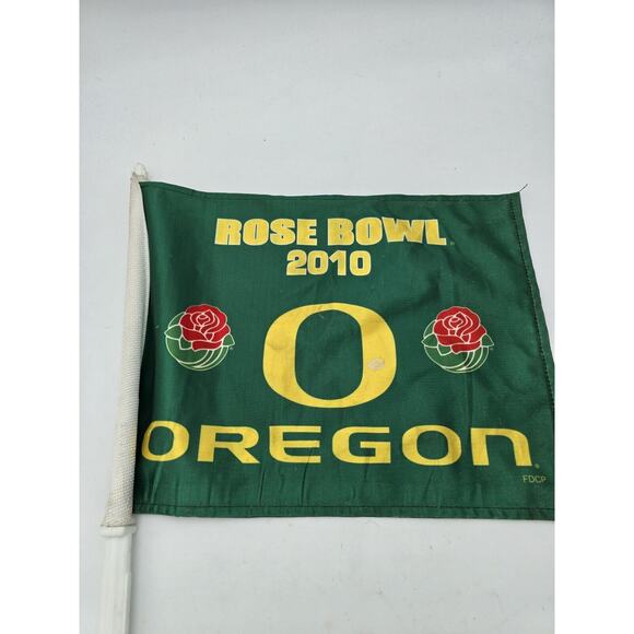 Green Oregon Ducks Official NCAA Rose Bowl 2010 Game Car Flag PREOWNED - Picture 3 of 5